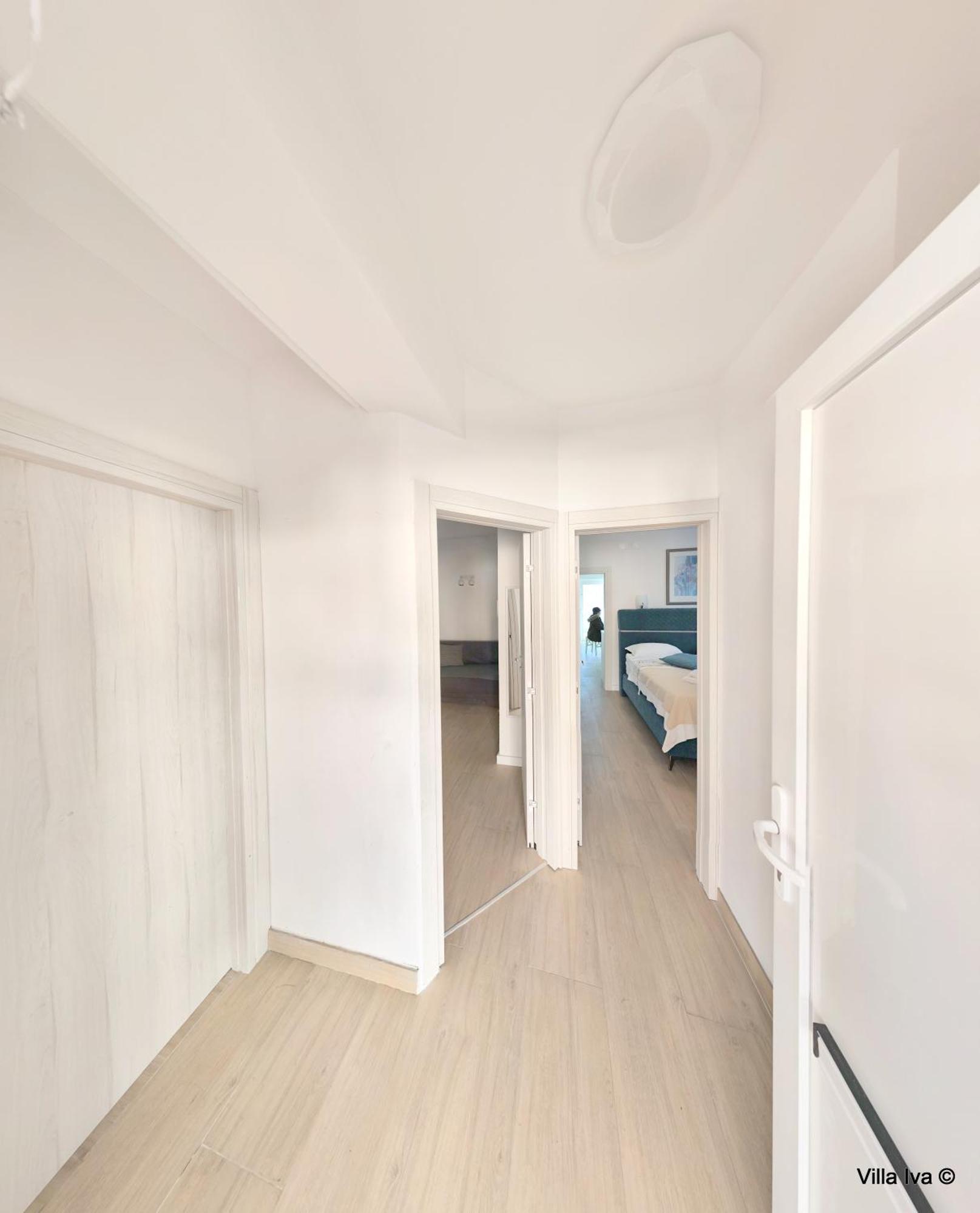 Apartments Iva Omis Exterior photo