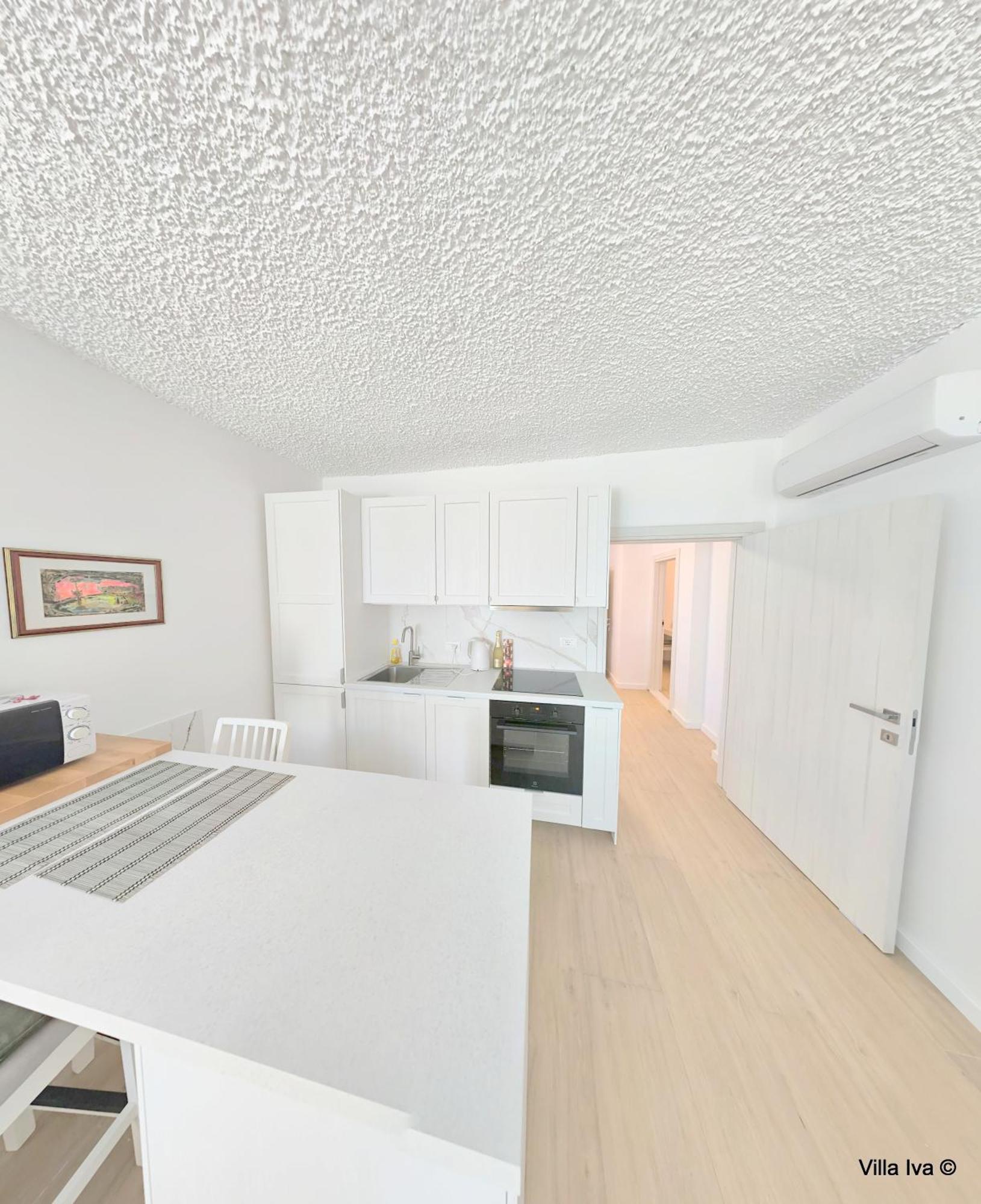 Apartments Iva Omis Exterior photo