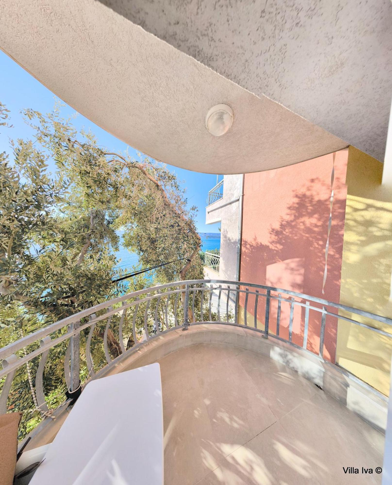 Apartments Iva Omis Exterior photo
