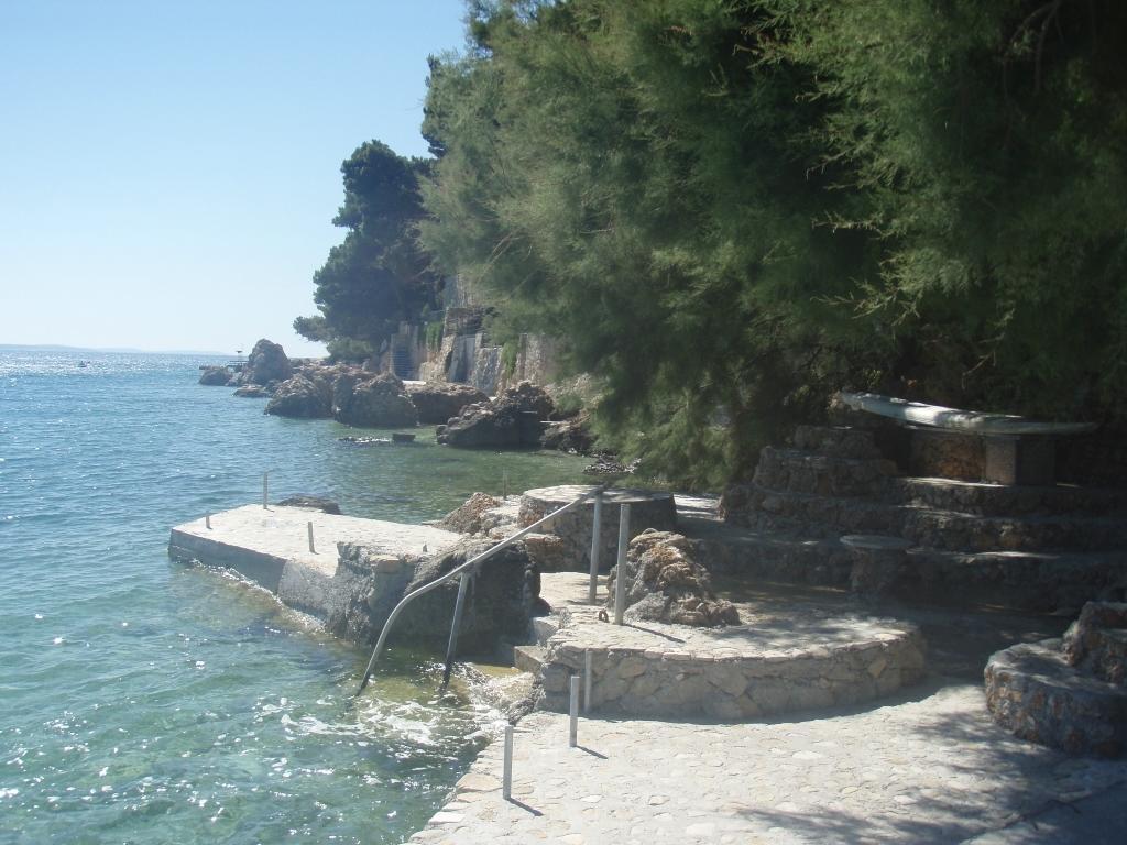 Apartments Iva Omis Exterior photo