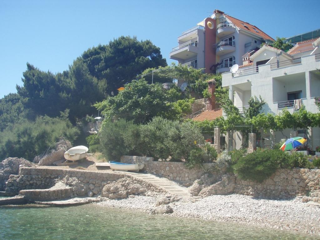 Apartments Iva Omis Exterior photo